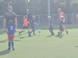 Laatste training S.K.N.W.K. JO8-1 (partijtje tegen de ouders) van maandag 2 juni 2025 (75/123)
